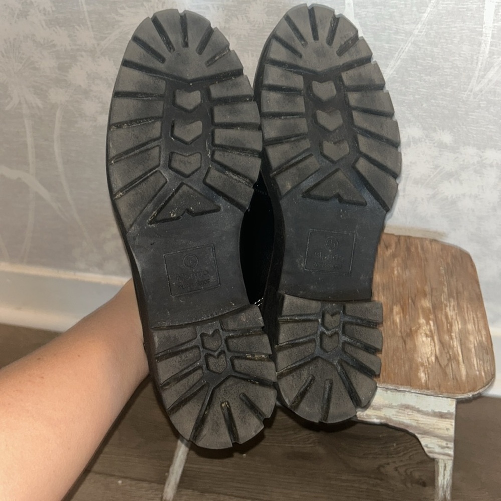 BLONDO Daina Black Chunky Heel Waterproof Platform Penny Loafers, 9.5 - Picture 6 of 6